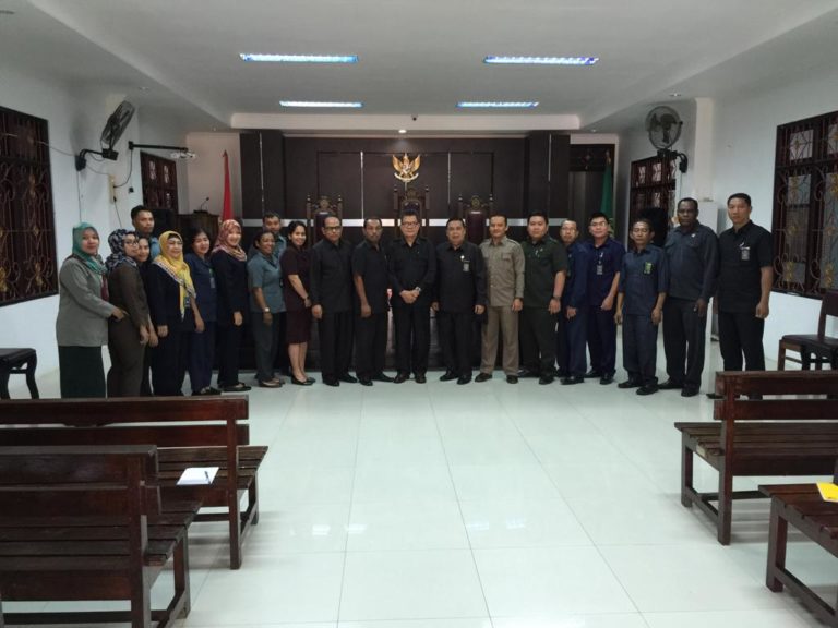 KUNJUNGAN TIM PEMBINAAN PENGADILAN TINGGI TATA USAHA NEGARA MAKASSAR PADA PENGADILAN TATA USAHA NEGARA JAYAPURA