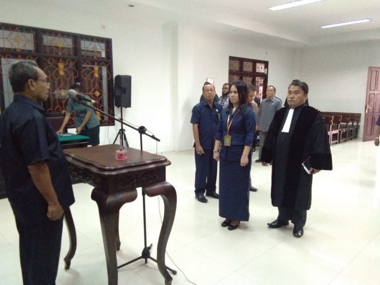 PENGAMBILAN SUMPAH JABATAN DAN PELANTIKAN SEKRETARIS PENGADILAN TATA USAHA NEGARA JAYAPURA