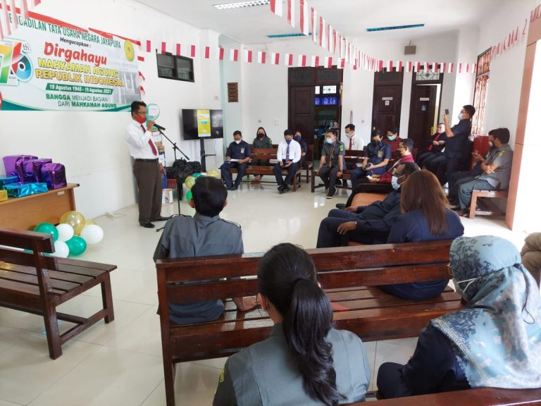 Acara Penyerahan Hadiah doorprize dan hadiah pertandingan untuk memeriahkan HUT Mahkamah Agung Republik Indonesia ke 76