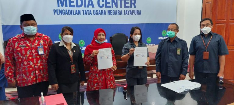 Penandatanganan Perjanjian Kerjasama Lembaga Konsultasi dan Bantuan Hukum Islam (LKHBI) IAIN Fattahul Muluk sebagai Pemberi Layanan Pos Bantuan Hukum  (Posbakum) pada Pengadilan Tata Usaha Negara Jayapura Tahun Anggaran 2022.