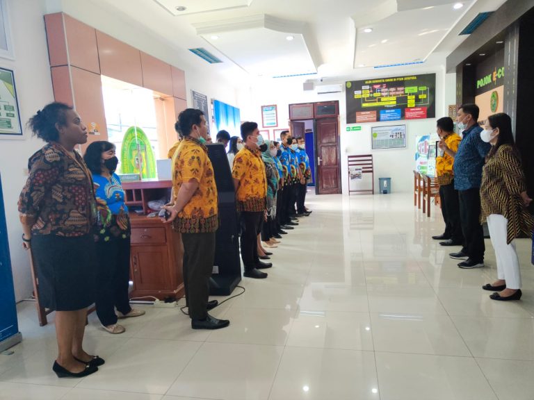 Briefing Petugas PTSP, Resepsionis dan Keamanan pada bulan September 2022.