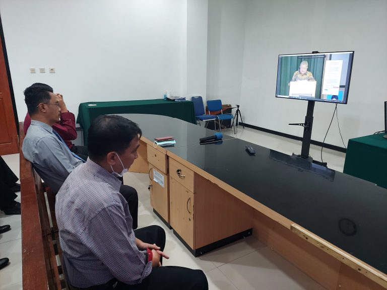 Diskusi Panel “Menjamin Kesatuan Hukum : Mekanisme Hukum Baru untuk Menjaga Kesatuan Hukum (New Legal Mechanism to Protect Legal Unity)” secara daring.