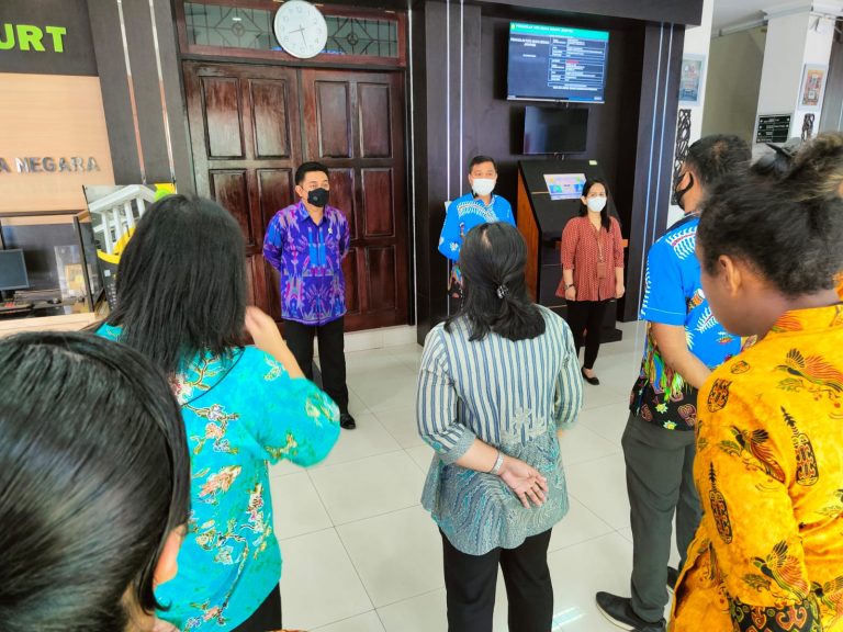 Briefing Petugas PTSP, Resepsionis dan Keamanan pada bulan Oktober 2022