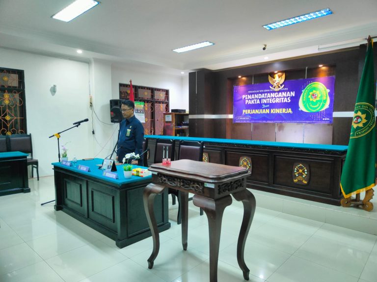 Penandatangan Pakta Integritas dan Perjanjian Kinerja