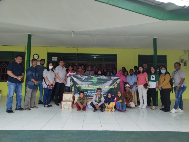 Penyerahan Bingkisan dan Bantuan Bulan Suci Ramadhan 1444 H Keluarga Besar Pengadilan Tata Usaha Negara Jayapura kepada Panti Asuhan Muhammadiyah Abepura
