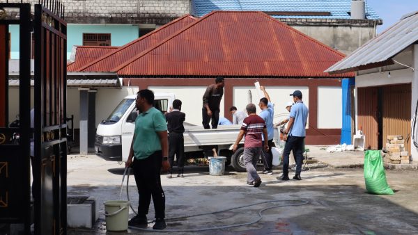 Kerja Bakti Bersama Sebagai Bentuk Kepedulian Terhadap Kebersihan Kantor 28 img 8282