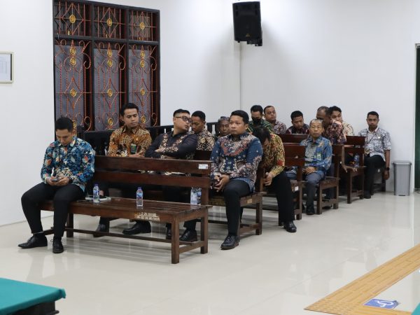PTUN Jayapura Gelar Rapat Bulanan sebagai Wujud Penguatan Kinerja dan Pelayanan Peradilan 16 IMG 1743