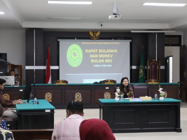 PTUN Jayapura Gelar Rapat Bulanan sebagai Wujud Penguatan Kinerja dan Pelayanan Peradilan 12 IMG 1759