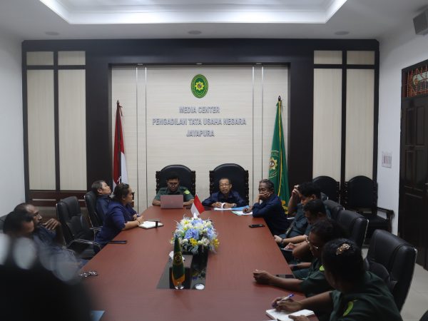 Rapat Monitoring dan Evaluasi Kepaniteraan, PTUN Jayapura Perkuat Kualitas Kinerja dan Pelayanan Peradilan 4 IMG 1889