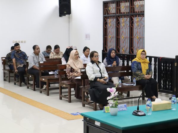 PTUN Jayapura Gelar Rapat Bulanan, Perkuat Evaluasi Kinerja dan Komitmen Peningkatan Pelayanan Peradilan 11 IMG 2576