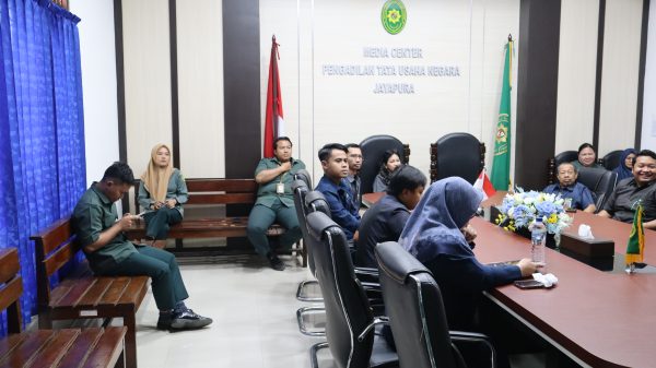 PTUN Jayapura Ikuti Pembinaan Daring oleh Dirjen Badilmiltun untuk Perkuat Kualitas Pelayanan Peradilan 11 IMG 3033