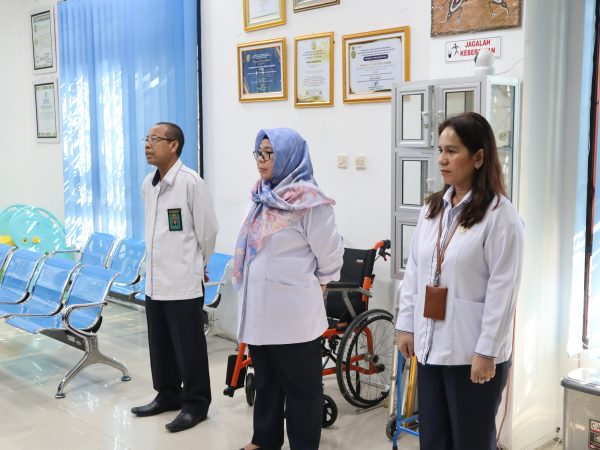 Briefing Rutin PTSP PTUN Jayapura, Perkuat Konsistensi dan Kualitas Pelayanan kepada Masyarakat 7 IMG 5001