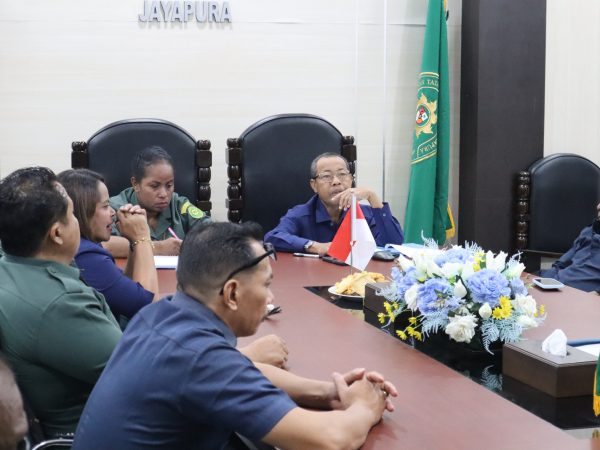 PTUN Jayapura Gelar Rapat Monitoring dan Evaluasi Kepaniteraan untuk Tingkatkan Kinerja dan Kualitas Pelayanan 11 IMG 5197