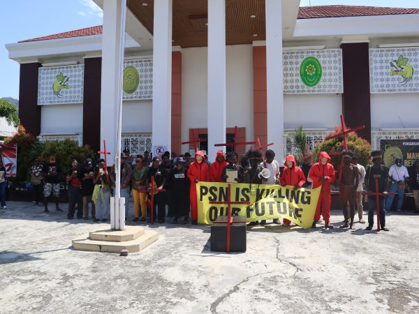 Aksi Damai di PTUN Jayapura Berlangsung Tertib, Juru Bicara Sampaikan Mekanisme Upaya Hukum 17 IMG 5739