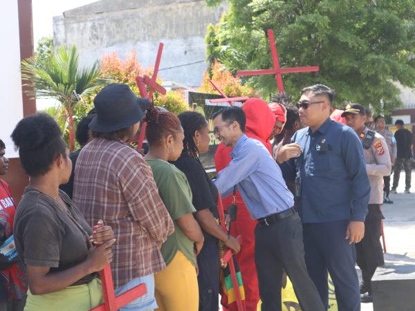 Aksi Damai di PTUN Jayapura Berlangsung Tertib, Juru Bicara Sampaikan Mekanisme Upaya Hukum 19 IMG 5756