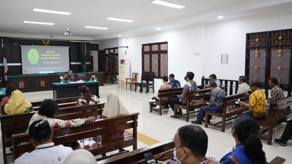 PTUN Jayapura Gelar Rapat Bulanan dan Monev untuk Evaluasi Kinerja serta Penguatan Koordinasi 13 IMG 5809