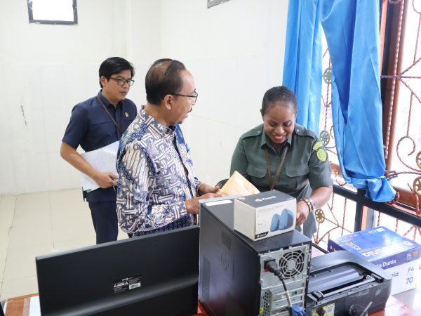 PTTUN Manado Laksanakan Pengawasan di PTUN Jayapura, Dorong Penguatan Kinerja dan Pelayanan Peradilan 46 IMG 7698